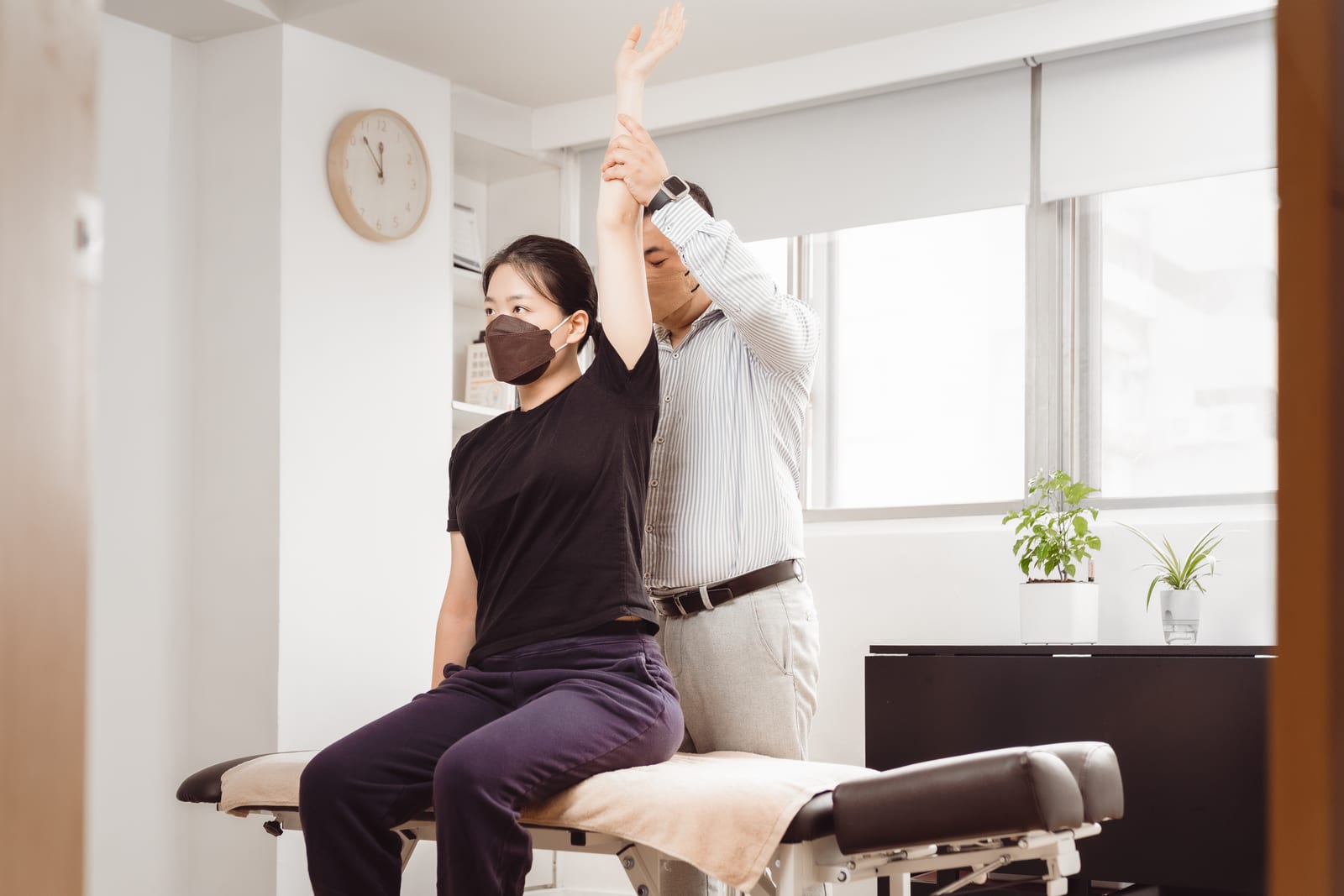 骨悠調整前的動態結構觀察與手臂活動確認